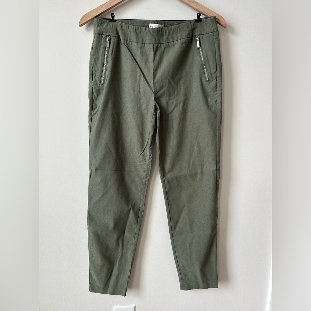 Olive Green Slim Fit Pants – Casual Workwear Chic
Size 8